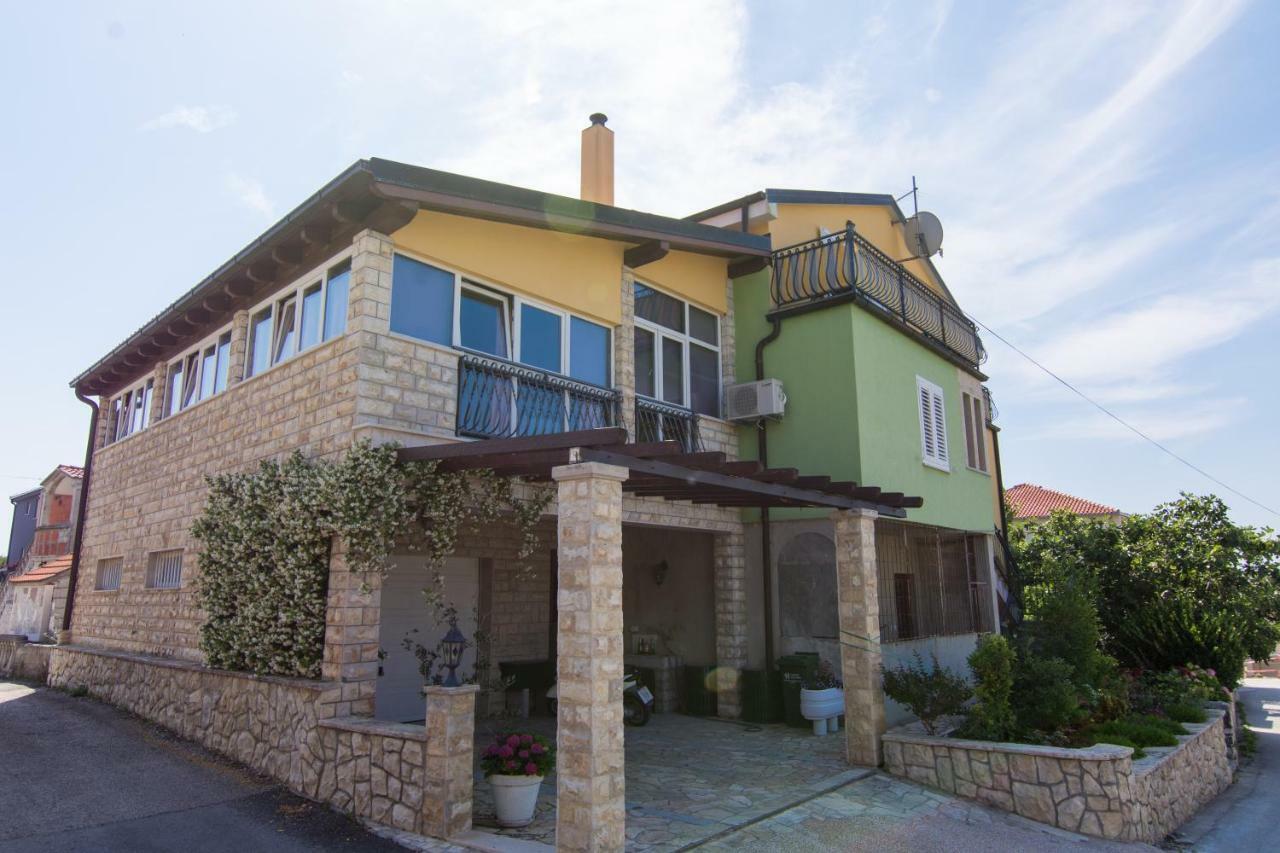 Gaspar Trogir Luaran gambar